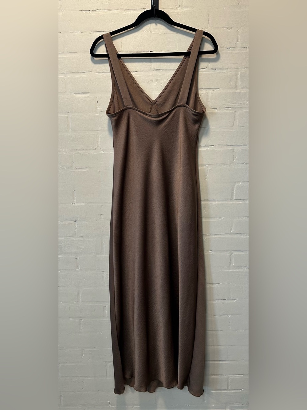 Bebe NWT Mocha Shimmer Satin V-Neck Midi Slip Dress Size M Neutral Glam Y2K - Picture 5 of 7